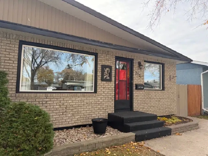 3 Bed Duplex in Eastview with Garage for Rent