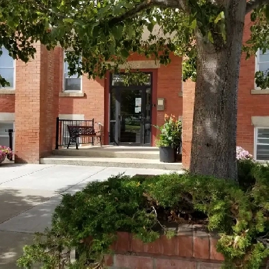 TINY APARTMENT, SINGLE ONLY