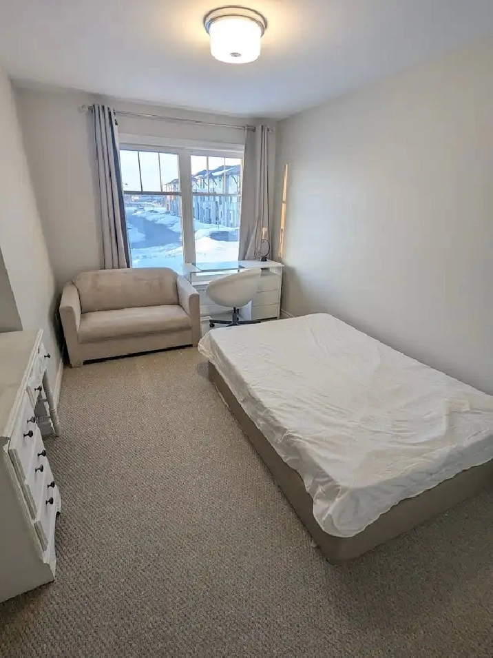 Move in today, large room at barrhaven, close to Zmazon