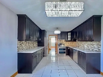 4 Bedroom House For Lease Near Dixie Rd & Willia Pkwy
