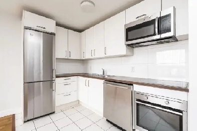 Renovated one bedroom, Bathurst and Queen - ID 4698