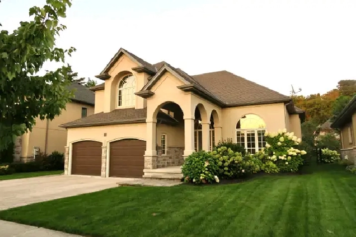 CUSTOM BUILT Spectacular 4 Bed 3.5 Bath Home in St. Davids!