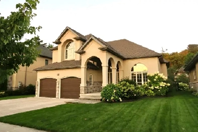 CUSTOM BUILT Spectacular 4 Bed 3.5 Bath Home in St. Davids!