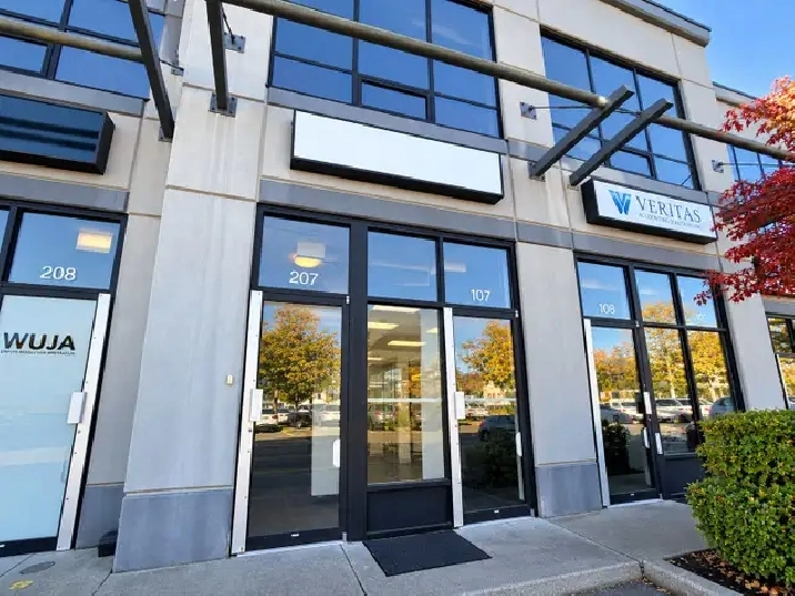 1,024 SF Move-In Ready Office for Lease - South Surrey