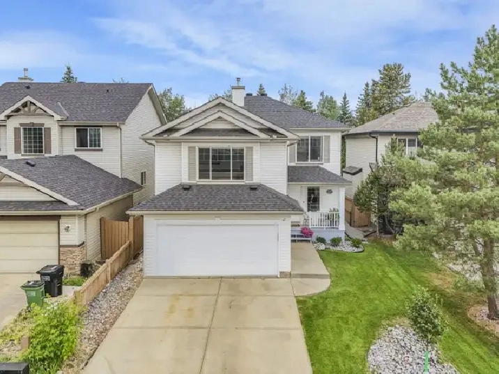 Renovated 4 Bed Hodgson Home, Bonus Room, Solar   EV Charger