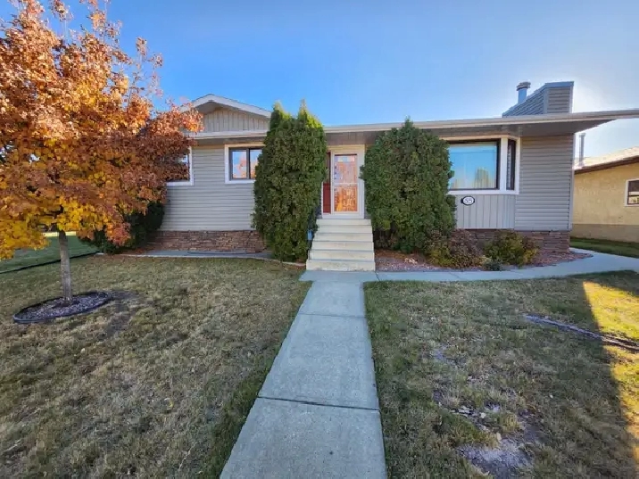4 Bed, 2.5 Bath House in Morrisroe!