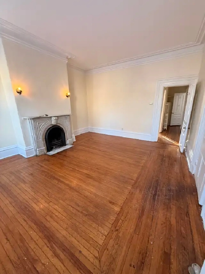 FREE RENT - Victorian Style 1BR Unit - Heat, Hot, & Cold Water