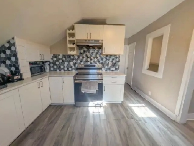 32 Garnet St, St. Catharines - 2 Bedroom Upper Unit