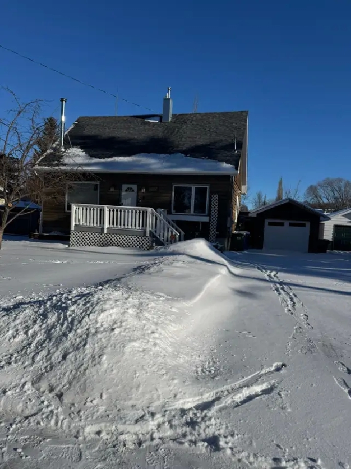 4 Bedroom   Den House with Garage