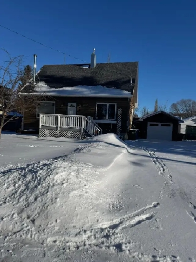 4 Bedroom   Den House with Garage