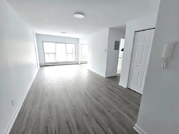 4 1/2 disponible avec poss. stationnement à Lachine
