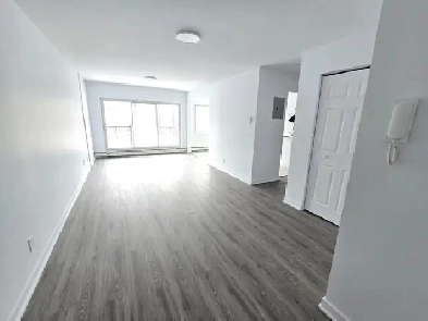 4 1/2 disponible avec poss. stationnement à Lachine