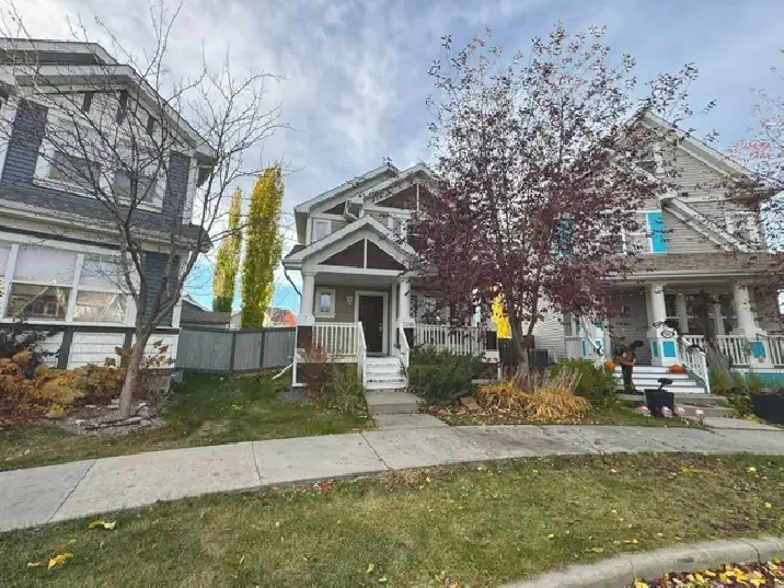 Lake Summerside 3 Bed   Den House – Huge Yard, Double Garage