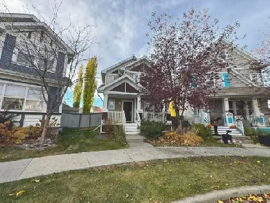 Lake Summerside 3 Bed   Den House – Huge Yard, Double Garage