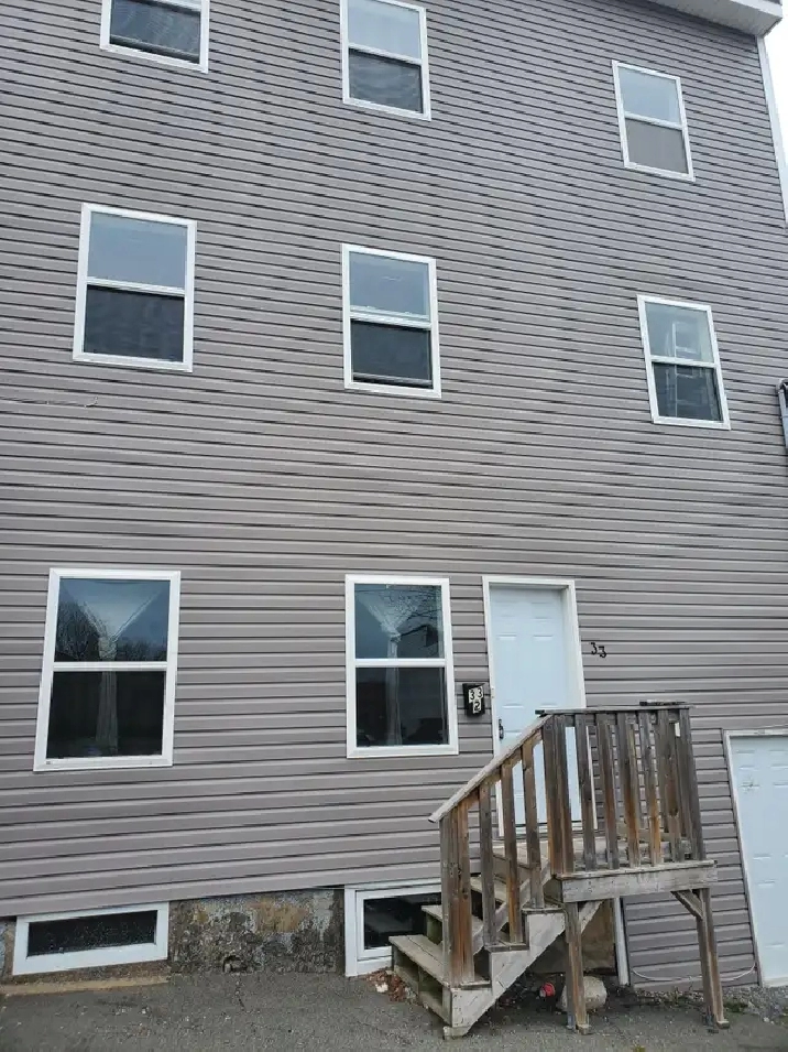 33 Peters St