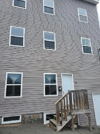 33 Peters St
