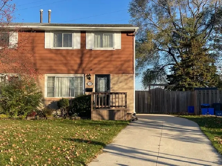 3 Bedroom Semi in a Family Oriented Nieghbourhood