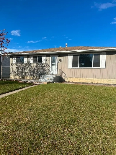 3 Bedroom & Den 2 bathroom house for rent in Stony Plain