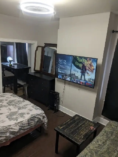 1 MNTH FREE RENT!HUGE 2 RM FURN. SUITE - KITCHN & BLT IN CLOSET