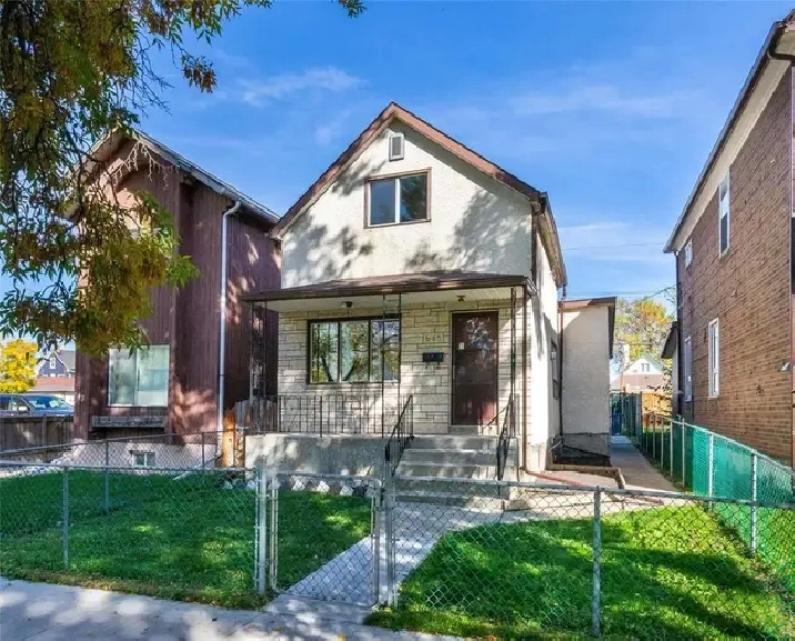 3 bedroom Family home is Available December 1st