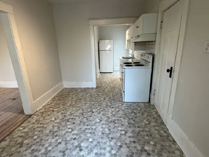 595 King St, Welland (9) - 1 Bedroom Apartment