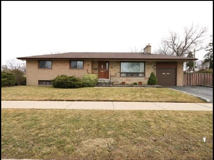 3 Bedroom 2 Washroom House For Rent In Brampton