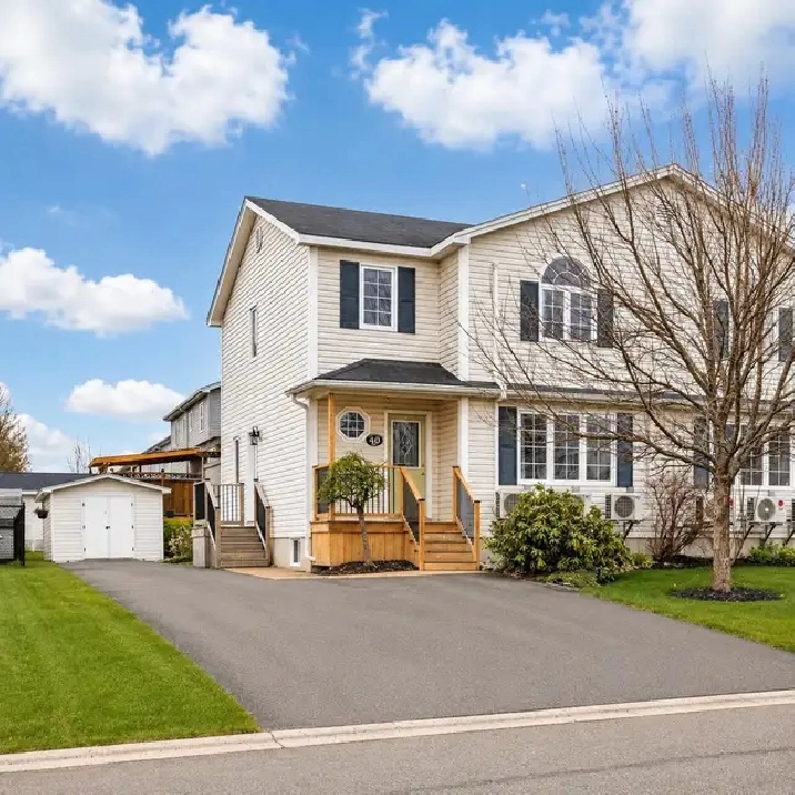 Moncton North - 40 Stoneham New Roof 3 Mini Splits 4 bds !