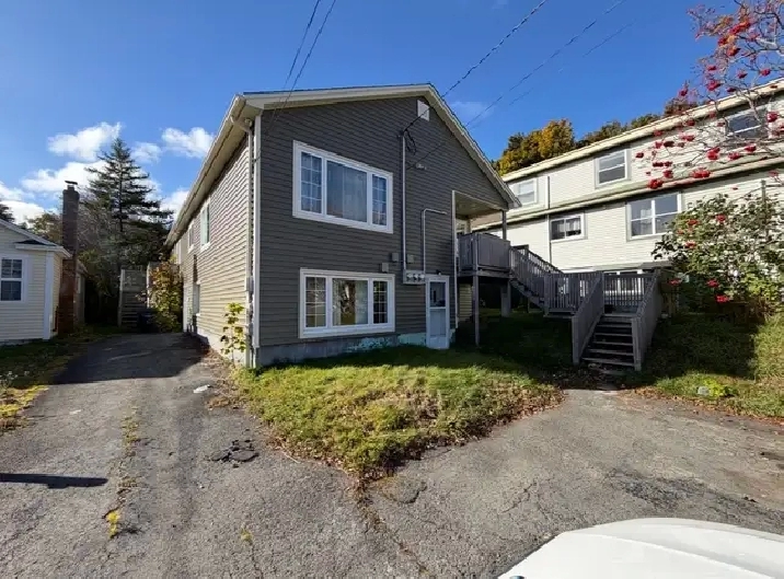9A Kitchener Ave - Large ground level two bedroom apartment