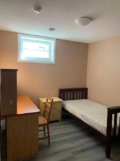 Spacious Main Floor&basemeRoom in Banff Trail close to UC/SAIT