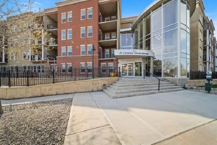 Luxury 1 bedroom   Den 1 bath condo