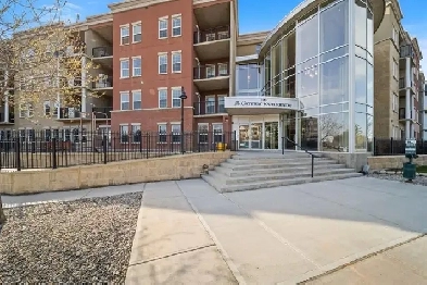 Luxury 1 bedroom   Den 1 bath condo