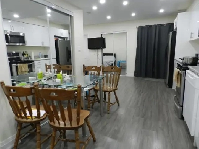 Walkout Bachelor/Studio HWY 7 & Dufferin (Thornhill)