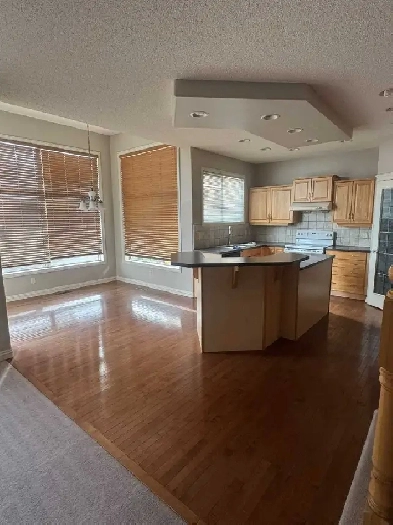 5 Bedroom Main Floor House NW