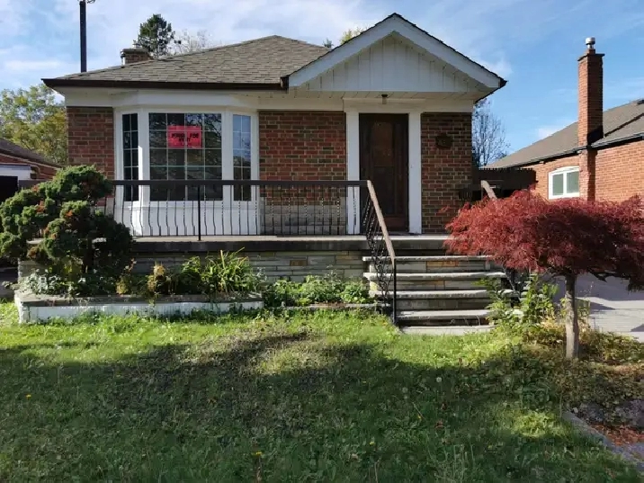 Freshly Painted Charming 3 1 Bdrm Detached Bungalow With Updates