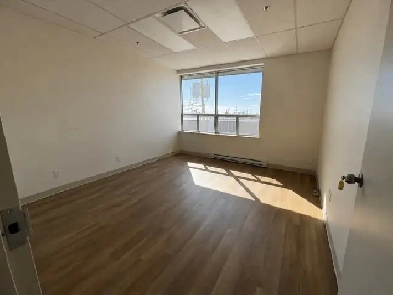Office for Rent in Saint-Laurent – All Included – From $379/mo