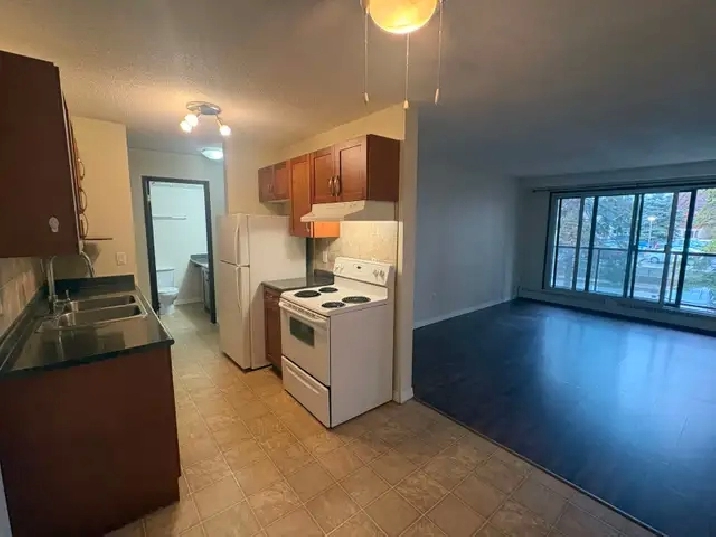 Spacious 1-Bedroom Apartment Near U of A – $1,250/Month!