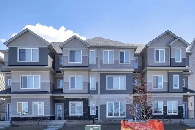 3317/ 3319/ 3321/ 3411/ 3413/ 3415/ 3417 119A Street SW - 3 Bedr