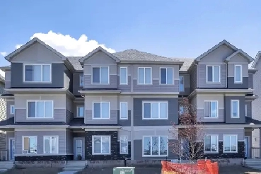 3317/ 3319/ 3321/ 3411/ 3413/ 3415/ 3417 119A Street SW - 3 Bedr