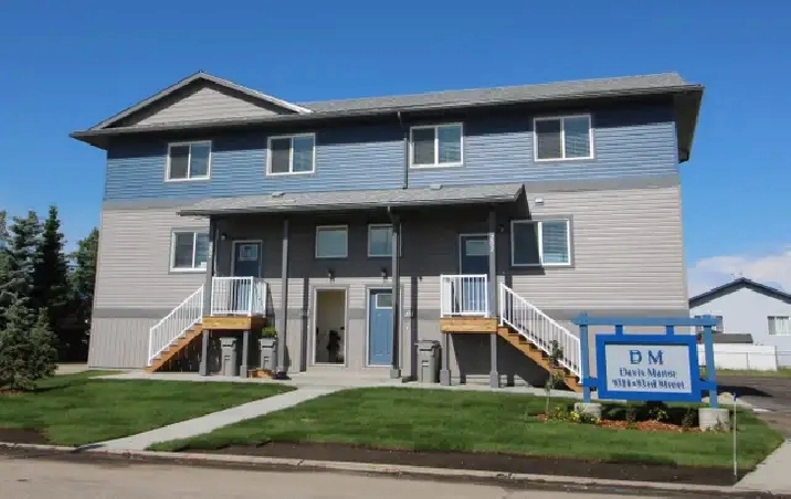 #6147 - 2 Bed/ 1 bath Townhouse for Rent $1400 water included!