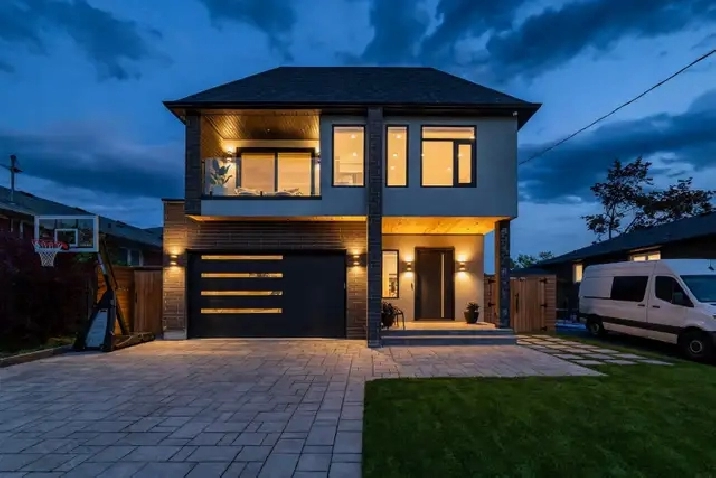 Luxury 5 Bed / 4 Bath Home with Pool & Cabana - Etobicoke