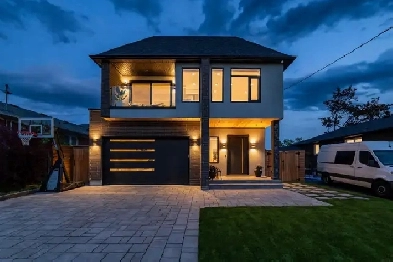 Luxury 5 Bed / 4 Bath Home with Pool & Cabana - Etobicoke