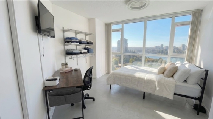 Move In Now: Furnished Yaletown Room, Free Cleaning, Pool & Gym