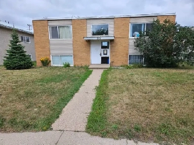 1 bedroom apartment 2115 7th Street East near Preston Ave.