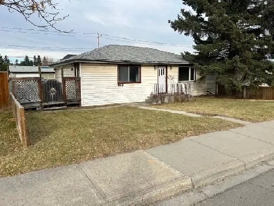 Bowness 3 bedroom, 1 bath house for rent