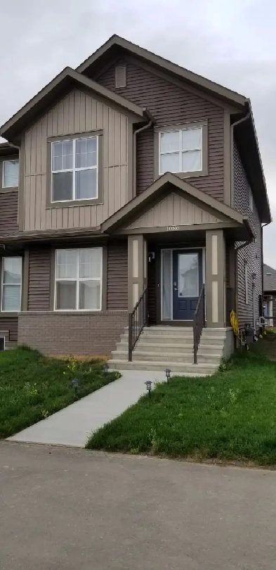 1750 sqft Large 2-story Duplex in Carrington NW Calgary for Rent