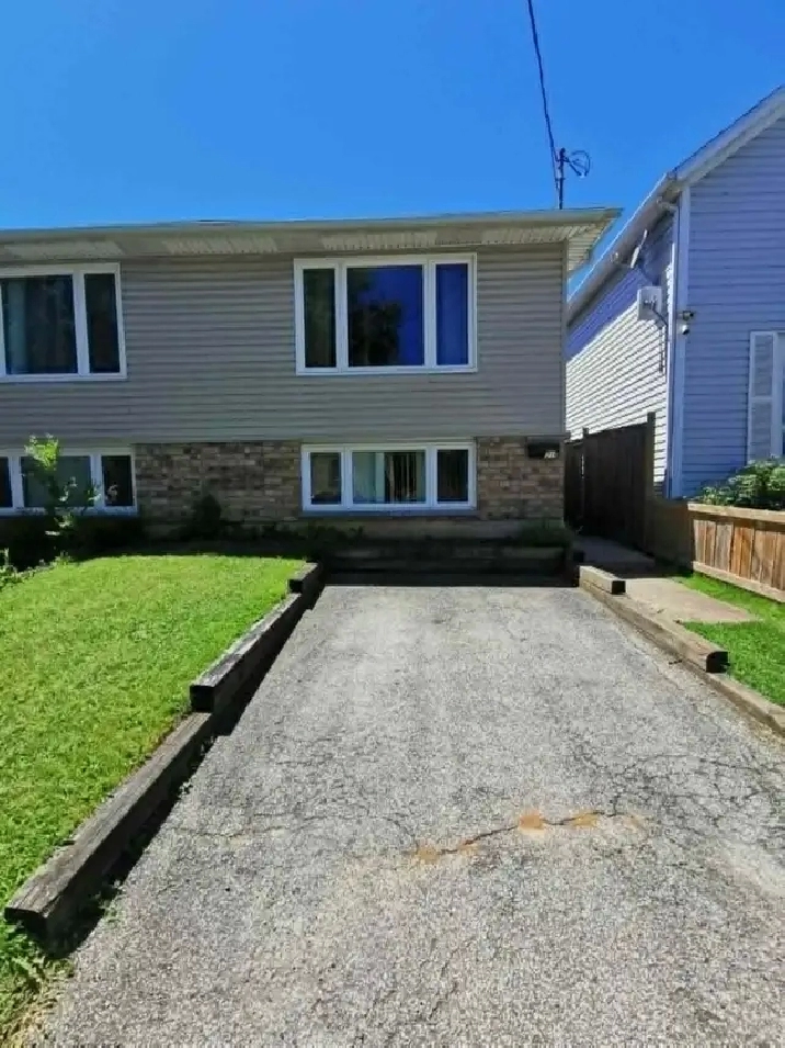 Beautiful one room in three room unit