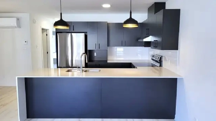 CONDO LUXE 4½ – 5 Électros, Parking et Locker Inclus