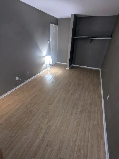 Large room on Woodroffe/Majestic, 4 mins to Algonquin. ASAP