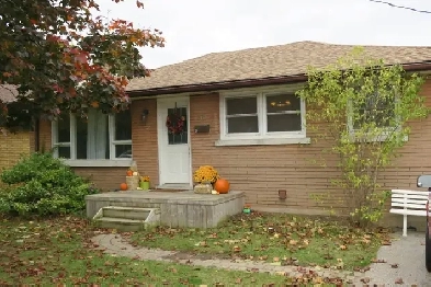 THREE Bedroom House Apartment—Fenced Backyard