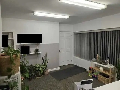 Commercial Plaza Office Space for Lease - 550 Sq Ft, Unit 13 Upp